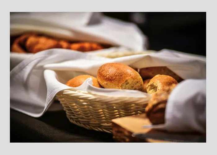 Hotelli Aateli Lakeside 4*