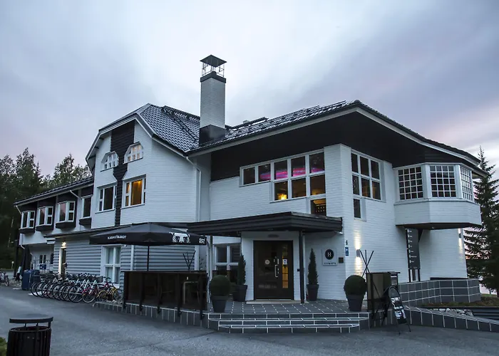 Hotelli Aateli Lakeside 4*