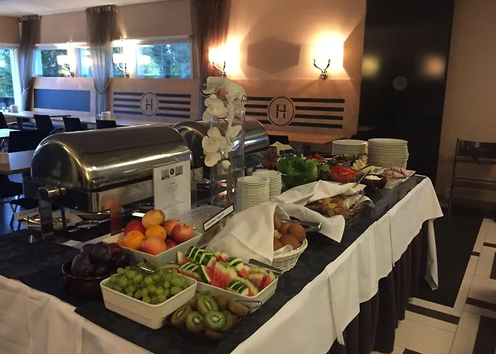 Hotelli Aateli Lakeside 4*