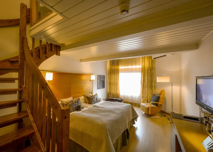 Hotelli Aateli Lakeside 4*